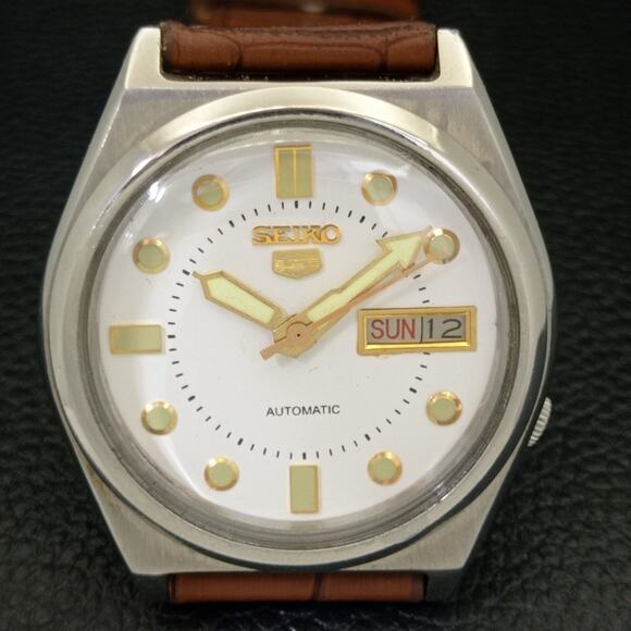 Vintage 1971 Seiko Automatic Mens Silver Watch W/daydate & Green accents - Picture 4 of 8